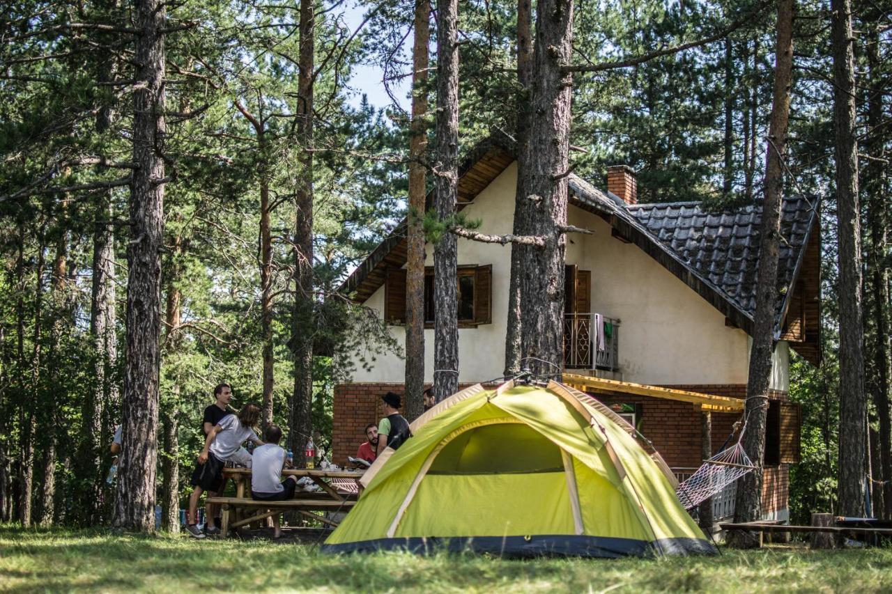 Rustic Home Tara Kaludjerske Bare Buitenkant foto